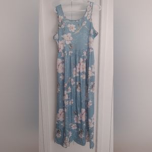 Floral blooming maxi dress Ptp 22"